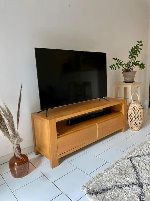 T2 Hyper Centre Renove + Parking, Proche Comedie Apartment *